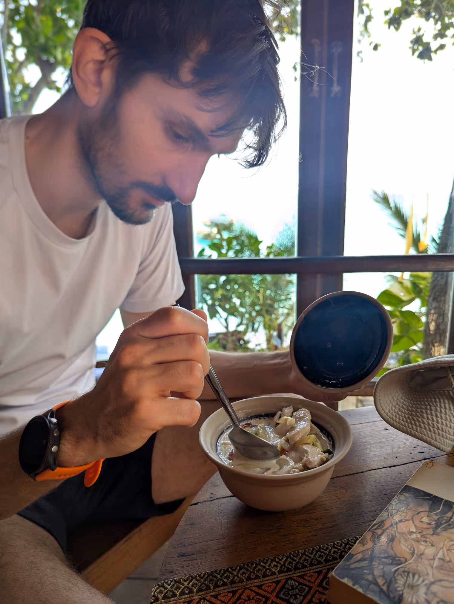 Tom Kha Gai, zuppa tipica tailandese a base di latte di cocco