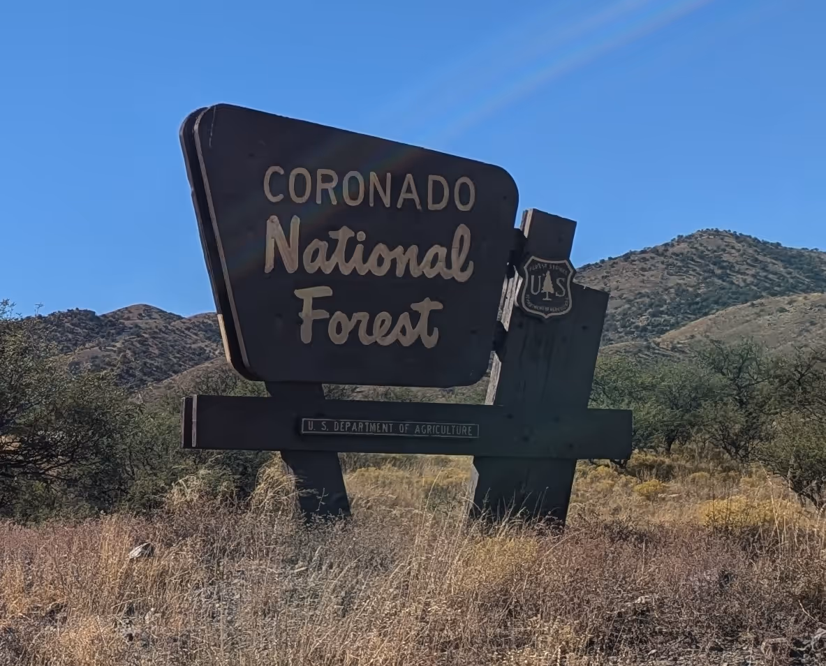 Insegna di ingresso della Coronado National Forest.